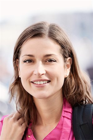 simsearch:6102-08746546,k - Portrait of young woman smiling Photographie de stock - Premium Libres de Droits, Code: 6102-08566208
