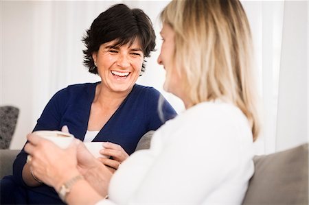 friends talking sofa and two people - Women talking Stock Photo - Premium Royalty-Free, Code: 6102-08566445