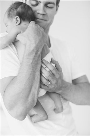 pères - Father with newborn baby Photographie de stock - Premium Libres de Droits, Code: 6102-08566507