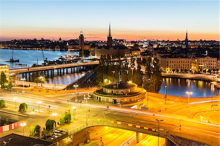 slussen - Illuminated city roads at dusk Foto de stock - Sin royalties Premium, Código: 6102-08566888