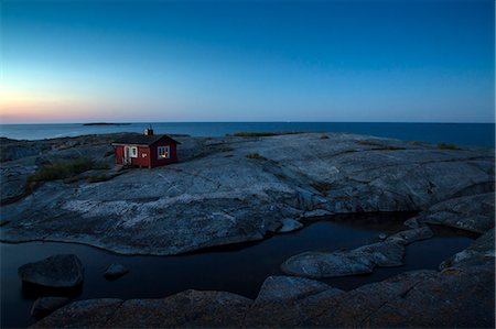 simsearch:6102-07790142,k - Wooden house on rocky coast Fotografie stock - Premium Royalty-Free, Codice: 6102-08566892