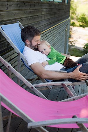 father and child in a sun chair Foto de stock - Sin royalties Premium, Código: 6102-08520461