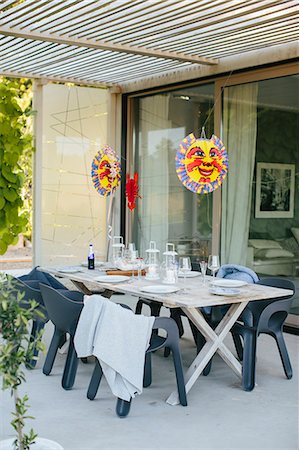 festival table setting - Table set for crayfish party Foto de stock - Sin royalties Premium, Código: 6102-08520879