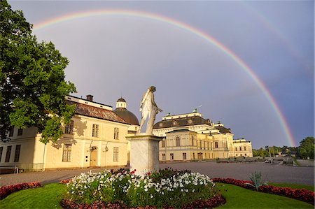 statues in stockholm - Rainbow above building Stock Photo - Premium Royalty-Free, Code: 6102-08520986