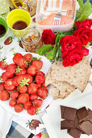 simsearch:640-06963538,k - Strawberries and sweets Stock Photo - Premium Royalty-Free, Code: 6102-08521070