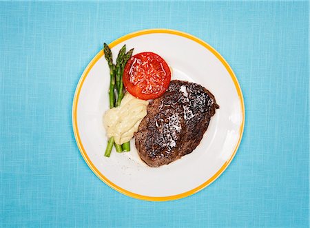 simsearch:6102-08062881,k - Meal on plate Foto de stock - Sin royalties Premium, Código: 6102-08521083