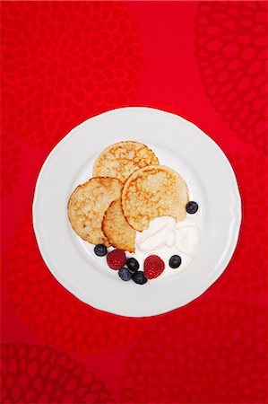 simsearch:6102-08521104,k - Pancakes with fruits on plate Stock Photo - Premium Royalty-Free, Code: 6102-08521090