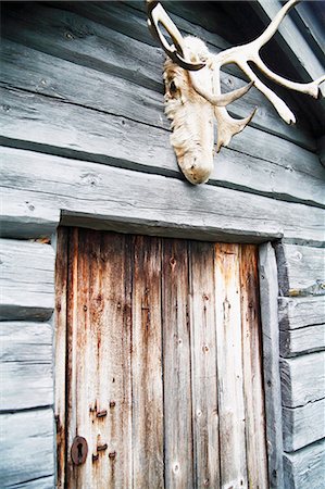 Antlers on wooden house Photographie de stock - Premium Libres de Droits, Code: 6102-08641972