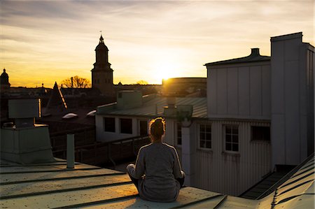 simsearch:6102-08683485,k - Woman on roof looking at sunset Stock Photo - Premium Royalty-Free, Code: 6102-08641990