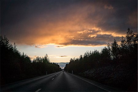 Country road at sunset Photographie de stock - Premium Libres de Droits, Code: 6102-08642016