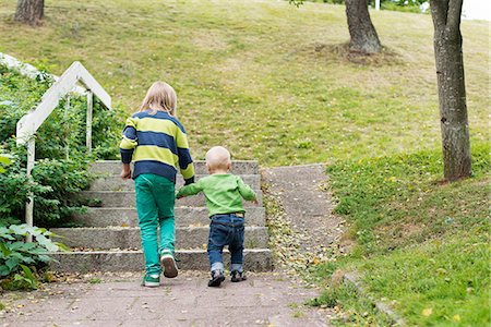 people walking in the stairs and hand - Two boys walking in park Stock Photo - Premium Royalty-Free, Code: 6102-08683388