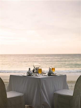 setting - Table set at sea Stock Photo - Premium Royalty-Free, Code: 6102-08683433