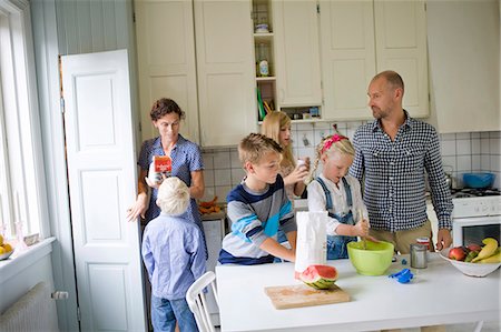 Family preparing food in kitchen Stock Photo - Premium Royalty-Free, Code: 6102-08746143