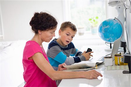 simsearch:6102-08995585,k - Mother and son doing homework Photographie de stock - Premium Libres de Droits, Code: 6102-08746151