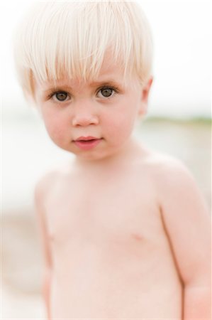 Portrait of baby boy Photographie de stock - Premium Libres de Droits, Code: 6102-08746183