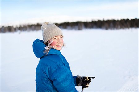 rondane national park - Girl skiing in knit hat on snow field Photographie de stock - Premium Libres de Droits, Code: 6102-08746277