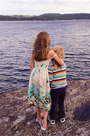 simsearch:6102-08746377,k - Brother and sister looking at sea, rear view Stock Photo - Premium Royalty-Free, Code: 6102-08746361