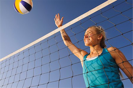 simsearch:6102-07844031,k - Young woman playing beach volleyball Foto de stock - Sin royalties Premium, Código: 6102-08746511