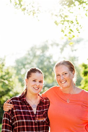 Portrait of mother and adult daughter in garden Stock Photo - Premium Royalty-Free, Code: 6102-08746539