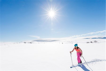 simsearch:6102-08746879,k - Woman skiing Photographie de stock - Premium Libres de Droits, Code: 6102-08746715