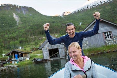 simsearch:6102-08761067,k - Happy man and woman on rowing boat Fotografie stock - Premium Royalty-Free, Codice: 6102-08747010