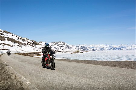 Bikers on mountain road Photographie de stock - Premium Libres de Droits, Code: 6102-08747039