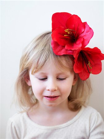 simsearch:6102-07282667,k - Girl with flowers in head Stock Photo - Premium Royalty-Free, Code: 6102-08748492
