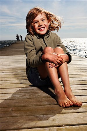 simsearch:6102-03904043,k - A girl on a jetty, Sweden. Photographie de stock - Premium Libres de Droits, Code: 6102-08748772