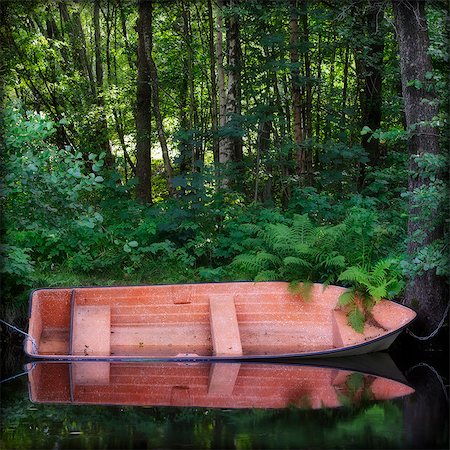 simsearch:6102-08760728,k - Rowing boat reflecting in small river Stock Photo - Premium Royalty-Free, Code: 6102-08748703