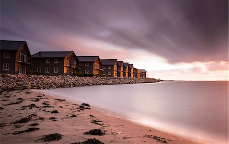 simsearch:6102-08566213,k - Traditional coastal houses and beach Foto de stock - Royalty Free Premium, Número: 6102-08760288