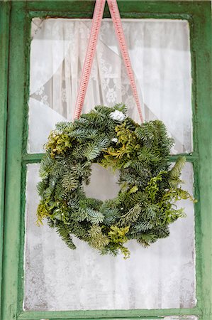Christmas wreath Photographie de stock - Premium Libres de Droits, Code: 6102-08760351