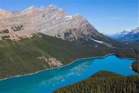 simsearch:6102-08760579,k - High angle view of mountain lake Stock Photo - Premium Royalty-Free, Code: 6102-08760695