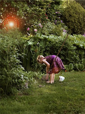 simsearch:6102-08952062,k - Girl with bag net in garden Stock Photo - Premium Royalty-Free, Code: 6102-08760843