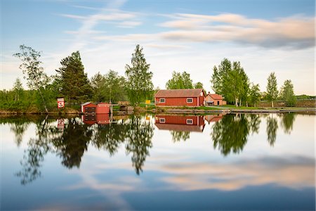 simsearch:6102-08761067,k - Wooden building reflecting in water, Dalarna, Sweden Fotografie stock - Premium Royalty-Free, Codice: 6102-08761012