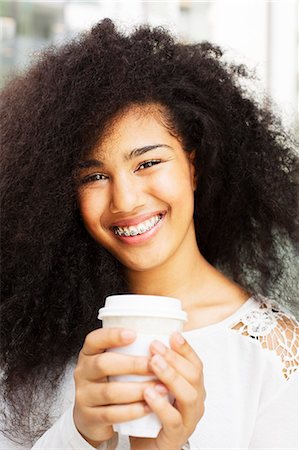 Portrait of smiling teenage girl with disposable cup Fotografie stock - Premium Royalty-Free, Codice: 6102-08761262