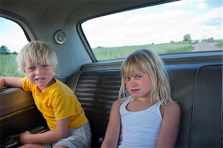 Children in the rearseat Stock Photo - Premium Royalty-Free, Code: 6102-08761296