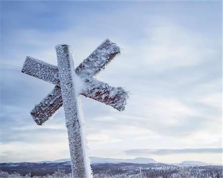 simsearch:6102-03905124,k - Trail sign covered by frost, Harjedalen, Sweden Stock Photo - Premium Royalty-Free, Code: 6102-08761358