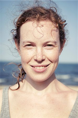 eye contact red hair freckles - Portrait of smiling mid adult woman Stock Photo - Premium Royalty-Free, Code: 6102-08761618