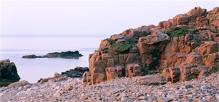 pierre - Mountain at a stone beach by the sea. Photographie de stock - Premium Libres de Droits, Code: 6102-08768628