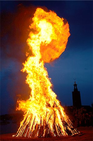 simsearch:6102-05802599,k - A bonfire, Stockholm, Sweden. Foto de stock - Sin royalties Premium, Código: 6102-08768743