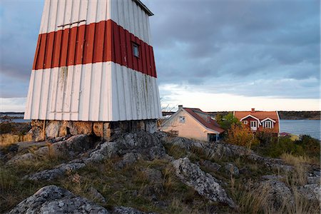 Buildings on rocky coast Foto de stock - Sin royalties Premium, Código: 6102-08726877