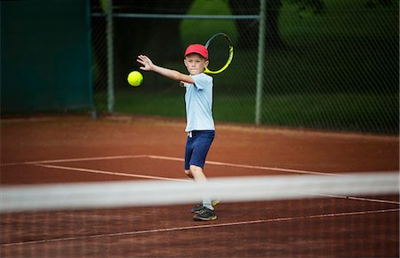 Boy playing tennis Stock Photo - Premium Royalty-Free, Code: 6102-08726941