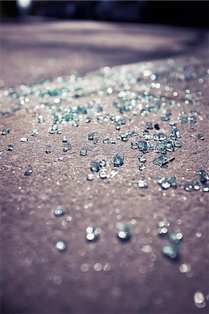 Close-up of shattered glass Photographie de stock - Premium Libres de Droits, Code: 6102-08726992