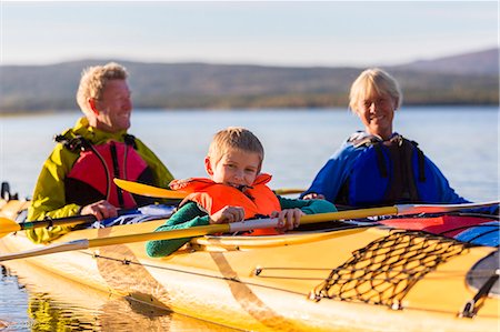 simsearch:6102-07843722,k - Family kayaking Foto de stock - Royalty Free Premium, Número: 6102-08727051