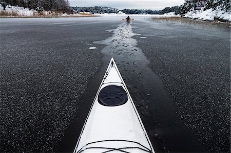 simsearch:6102-08951968,k - Kayaking at winter Foto de stock - Sin royalties Premium, Código: 6102-08858349