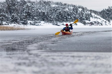 simsearch:6102-08951968,k - Kayaking at winter Foto de stock - Sin royalties Premium, Código: 6102-08858353