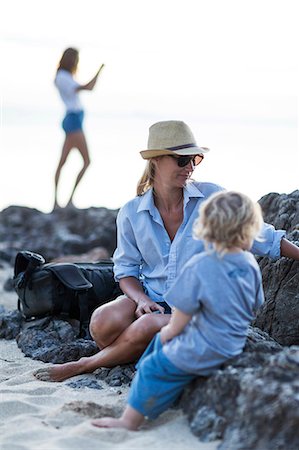 photos beach boys in asia - Mother with son on beach Stock Photo - Premium Royalty-Free, Code: 6102-08858352
