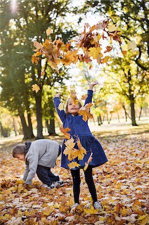 simsearch:6102-08760609,k - Children playing with autumn leaves Photographie de stock - Premium Libres de Droits, Code: 6102-08858609