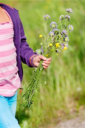 simsearch:6102-03750354,k - Girl with wildflowers Photographie de stock - Premium Libres de Droits, Code: 6102-08881548