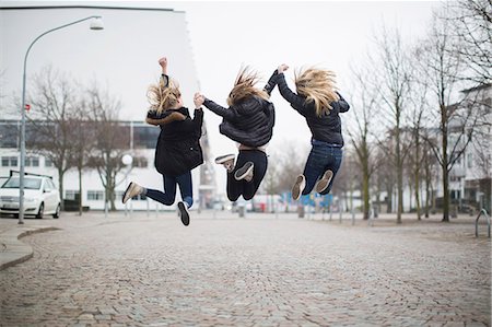 simsearch:6102-08000980,k - Girls jumping together Photographie de stock - Premium Libres de Droits, Code: 6102-08881616